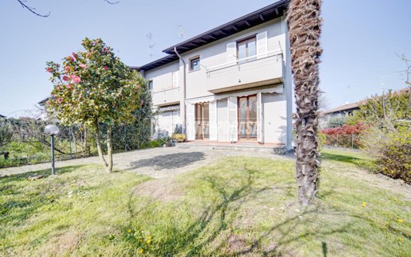 casa indipendente in vendita a Carnago
