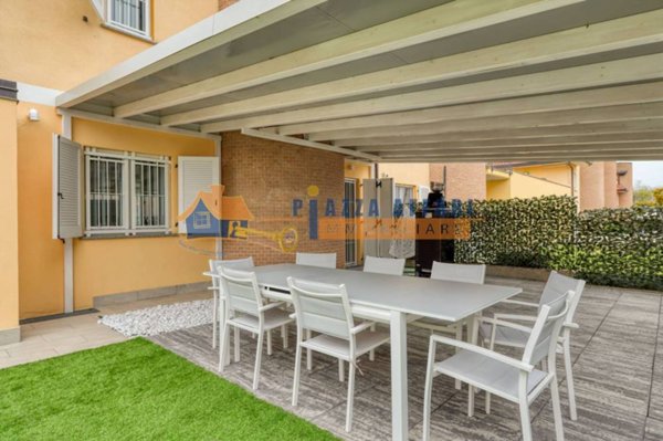casa indipendente in vendita a Carnago