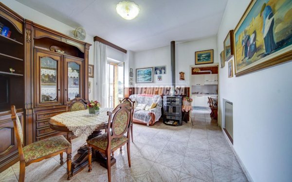 casa indipendente in vendita a Carnago
