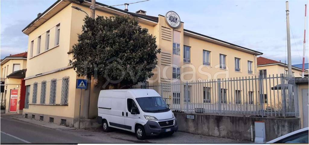 capannone in vendita a Carnago
