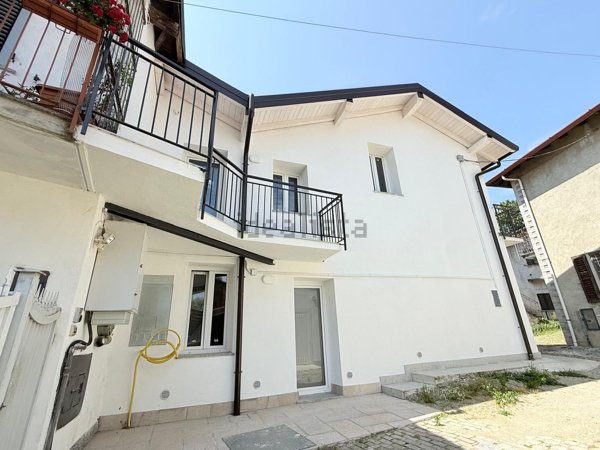 casa indipendente in vendita a Carnago