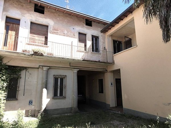 casa indipendente in vendita a Carnago