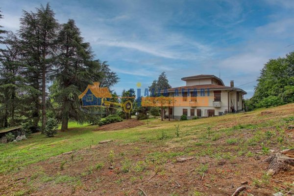 casa indipendente in vendita a Carnago