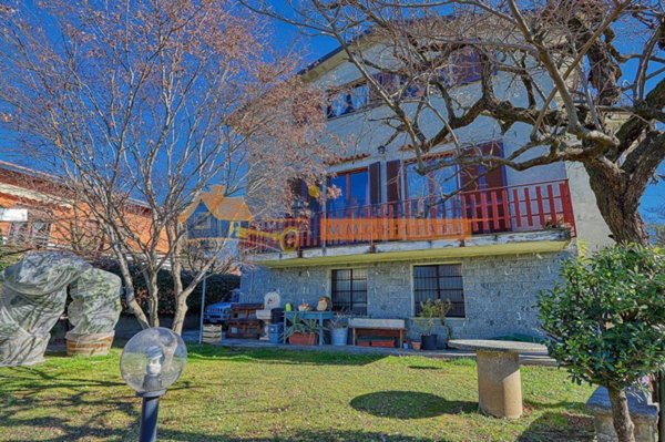 casa indipendente in vendita a Carnago