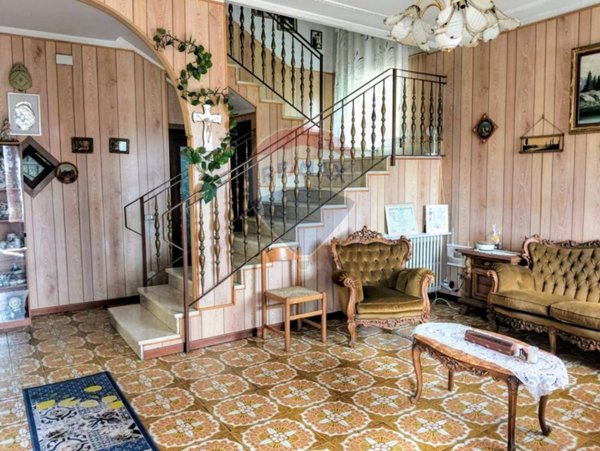 casa indipendente in vendita a Carnago