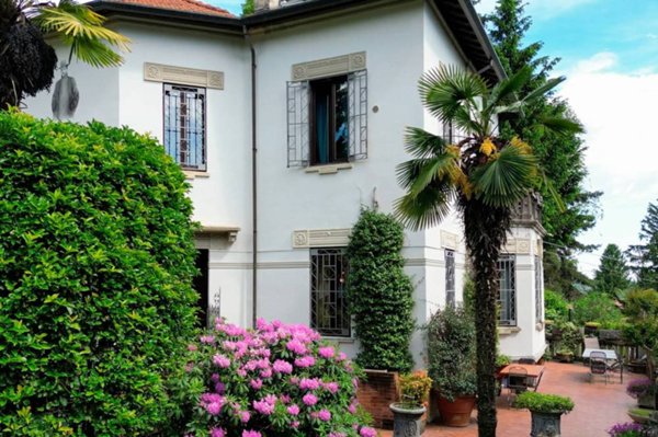 casa indipendente in vendita a Carnago
