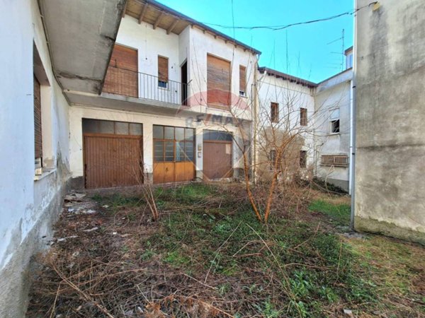 casa indipendente in vendita a Carnago