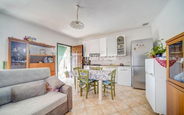 appartamento in vendita a Carnago in zona Rovate