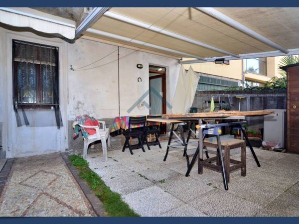 casa indipendente in vendita a Carnago