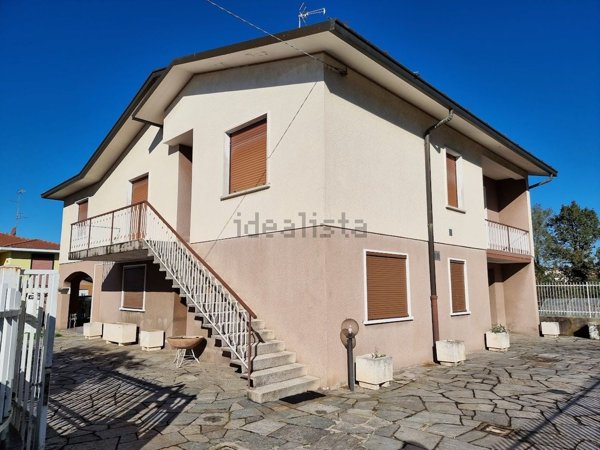 casa indipendente in vendita a Carnago