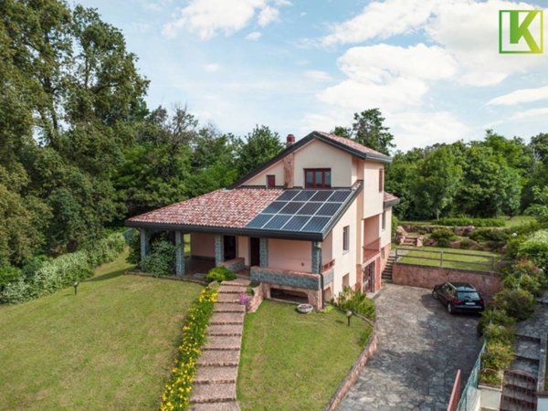 casa indipendente in vendita a Carnago