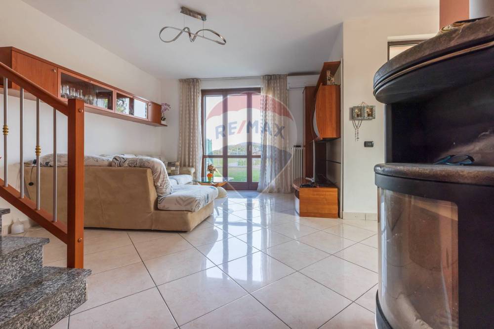 casa indipendente in vendita a Carnago