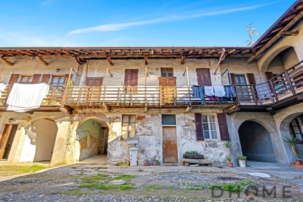casa indipendente in vendita a Carnago