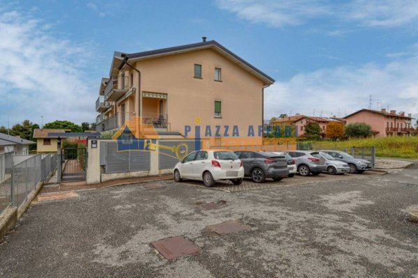 appartamento in vendita a Carnago in zona Rovate