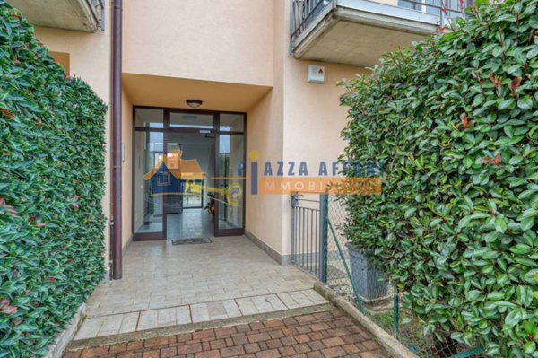 appartamento in vendita a Carnago in zona Rovate