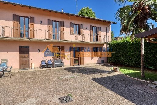 casa indipendente in vendita a Carnago