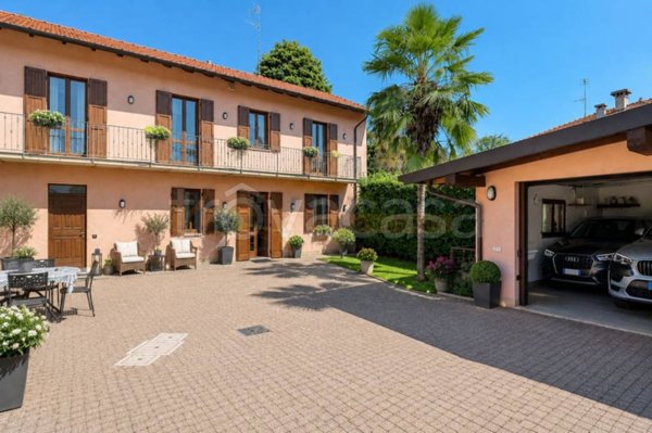 casa indipendente in vendita a Carnago