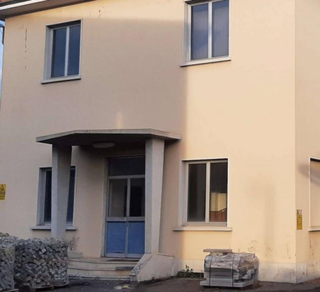 locale commerciale in vendita a Carnago