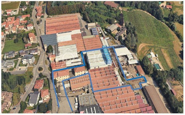 locale commerciale in vendita a Carnago