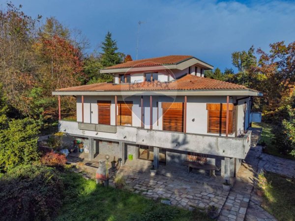 casa indipendente in vendita a Carnago