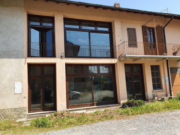 casa indipendente in vendita a Carnago