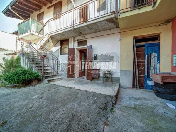 casa indipendente in vendita a Carnago