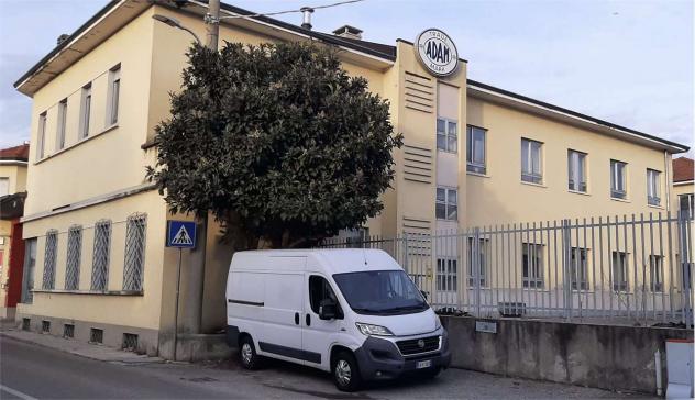 locale commerciale in vendita a Carnago