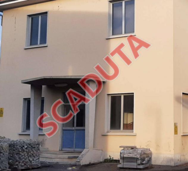 locale commerciale in vendita a Carnago