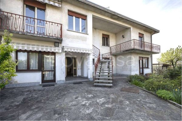 casa semindipendente in vendita a Carnago