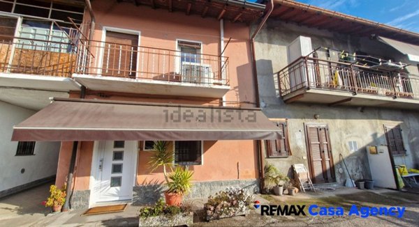 casa indipendente in vendita a Carnago