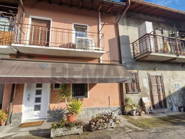 casa indipendente in vendita a Carnago in zona Rovate