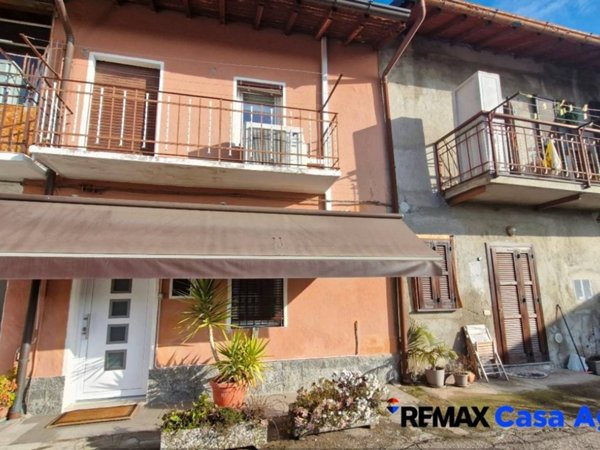 casa indipendente in vendita a Carnago