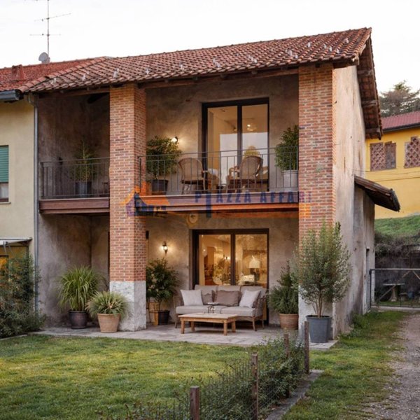 casa indipendente in vendita a Carnago