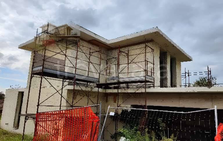 casa indipendente in vendita a Carnago in zona Rovate