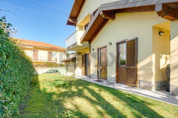 casa indipendente in vendita a Carnago