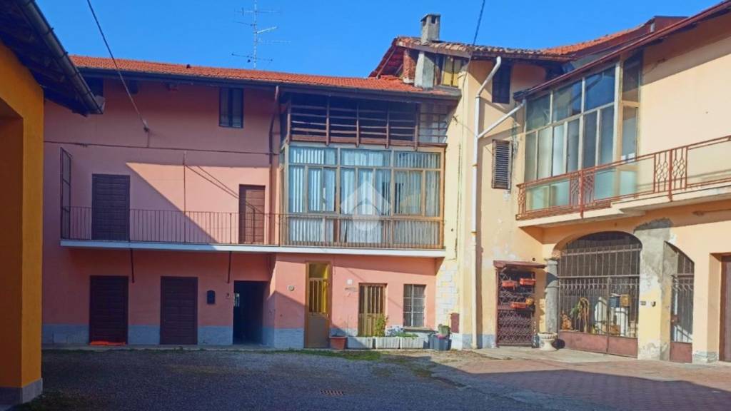 casa indipendente in vendita a Carnago