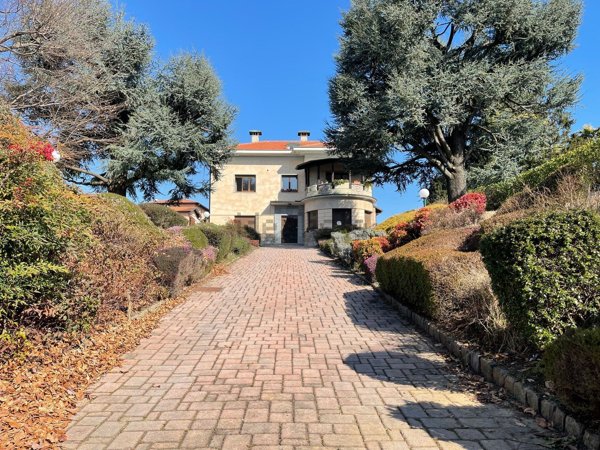 casa indipendente in vendita a Carnago