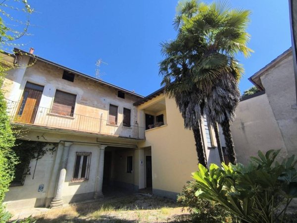 casa indipendente in vendita a Carnago