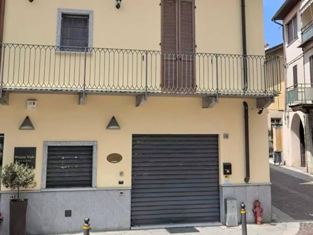 locale commerciale in vendita a Carnago