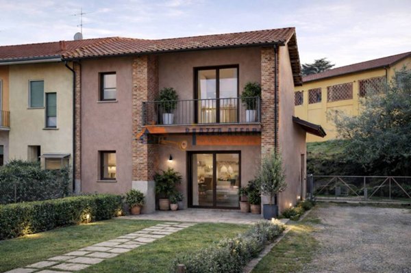 casa indipendente in vendita a Carnago