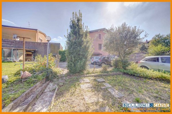 casa indipendente in vendita a Carnago