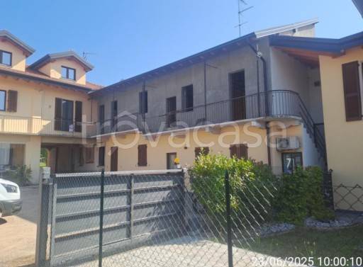 casa indipendente in vendita a Carnago in zona Rovate