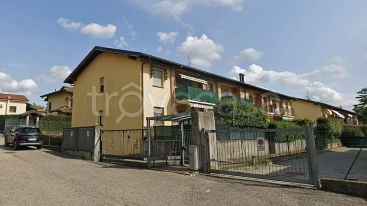 appartamento in vendita a Carnago in zona Rovate