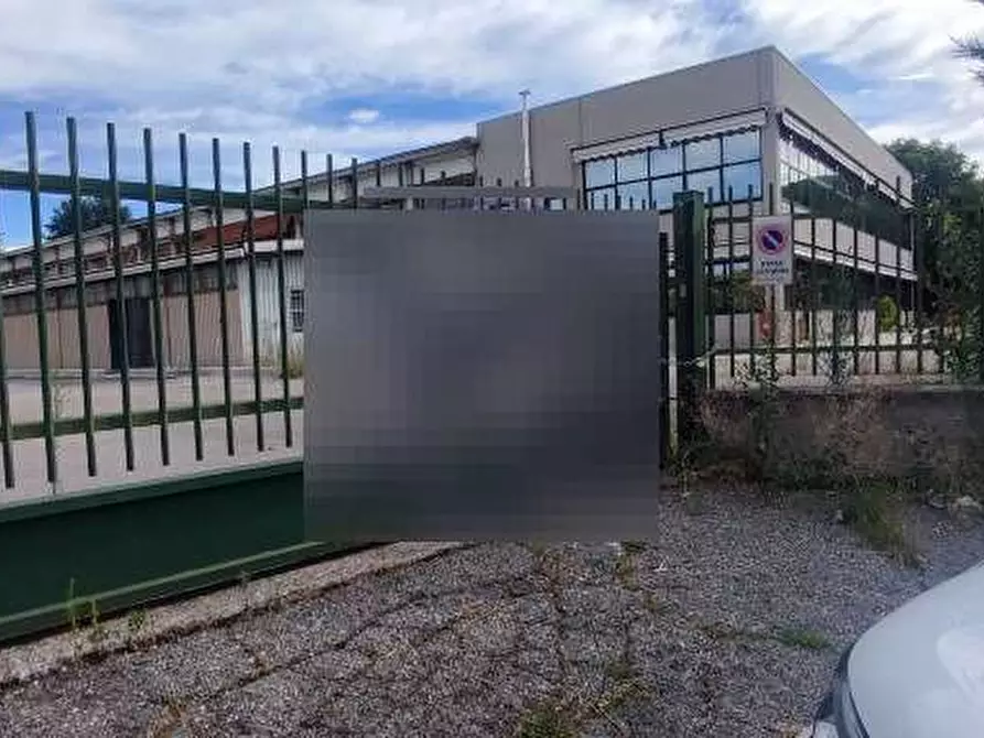 capannone in vendita a Carnago