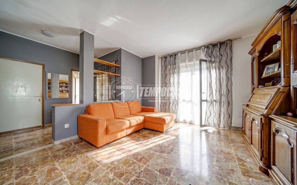 casa indipendente in vendita a Carnago in zona Rovate