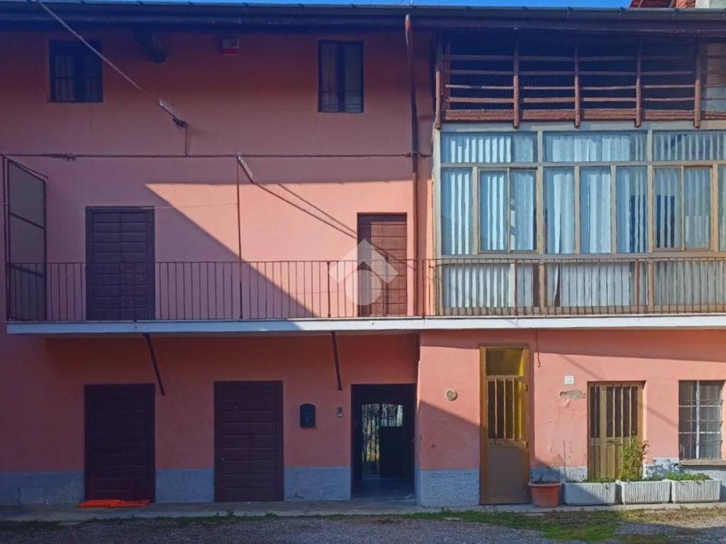 casa indipendente in vendita a Carnago