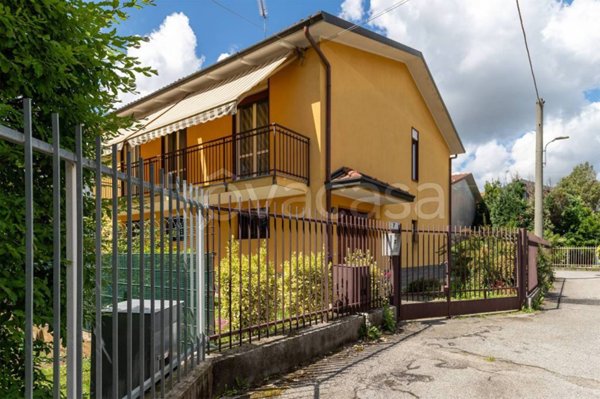 casa indipendente in vendita a Carnago