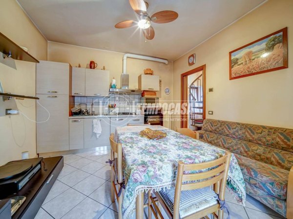 casa indipendente in vendita a Carnago