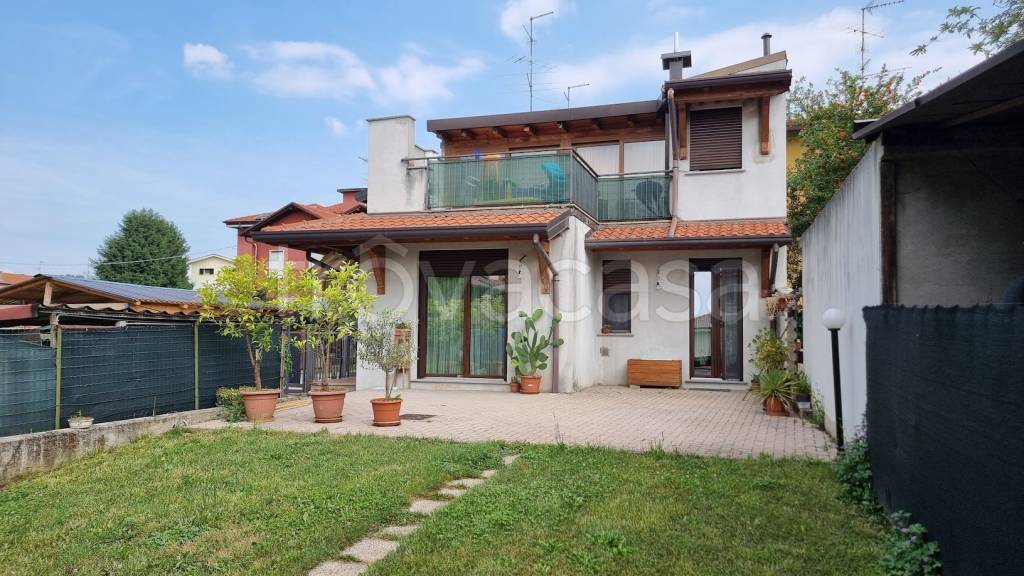 appartamento in vendita a Carnago