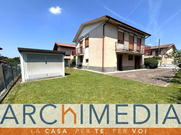 casa indipendente in vendita a Carnago